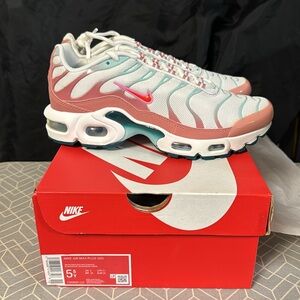 BRAND NEW GS Nike AirMax Plus